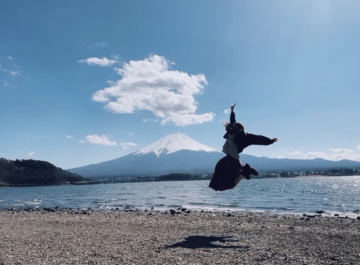 黃妍遇上天清氣朗嘅日子見到富士山。