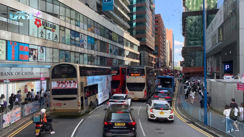 觀塘偉業街及開源道迴旋處改為十字路口 首上班日交通擠塞