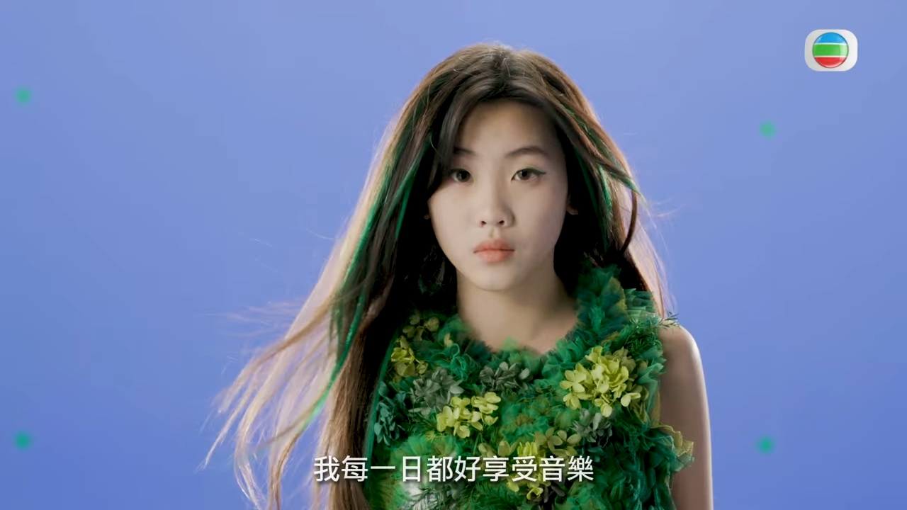 Sabrina個人單曲及合唱歌曲總點擊數字直逼300萬。